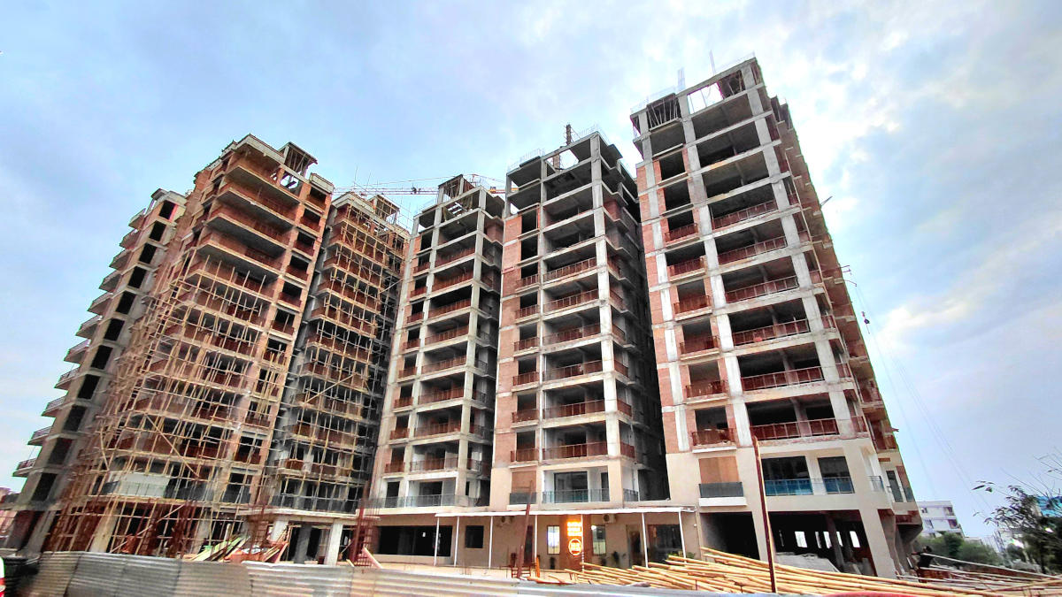 Platinum Greens Opulence: Rising Fast & Taking Shape